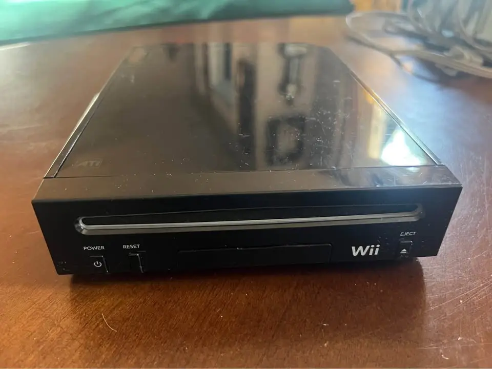 Nintendo Wii + 2 Kontroller & Nunchuck - Huvudbild
