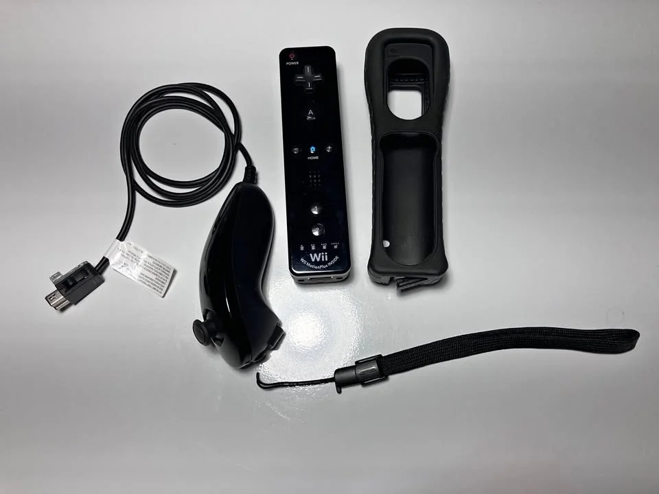Nintendo Wii + 2 Kontroller & Nunchuck - Miniatyrbild 2