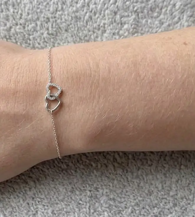 Silverarmband med två sammankopplade hjärtan - Huvudbild