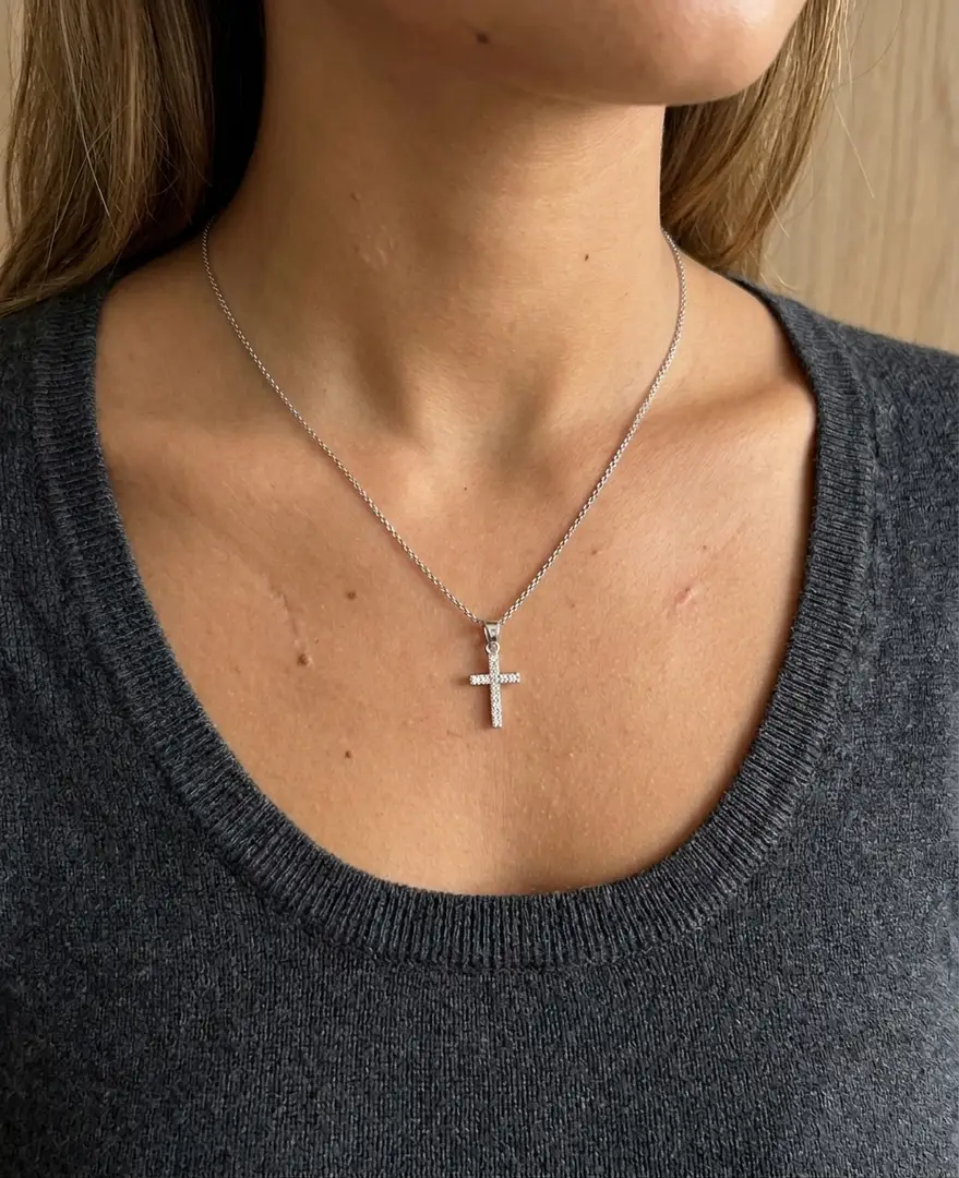 Halsband med kors - Huvudbild