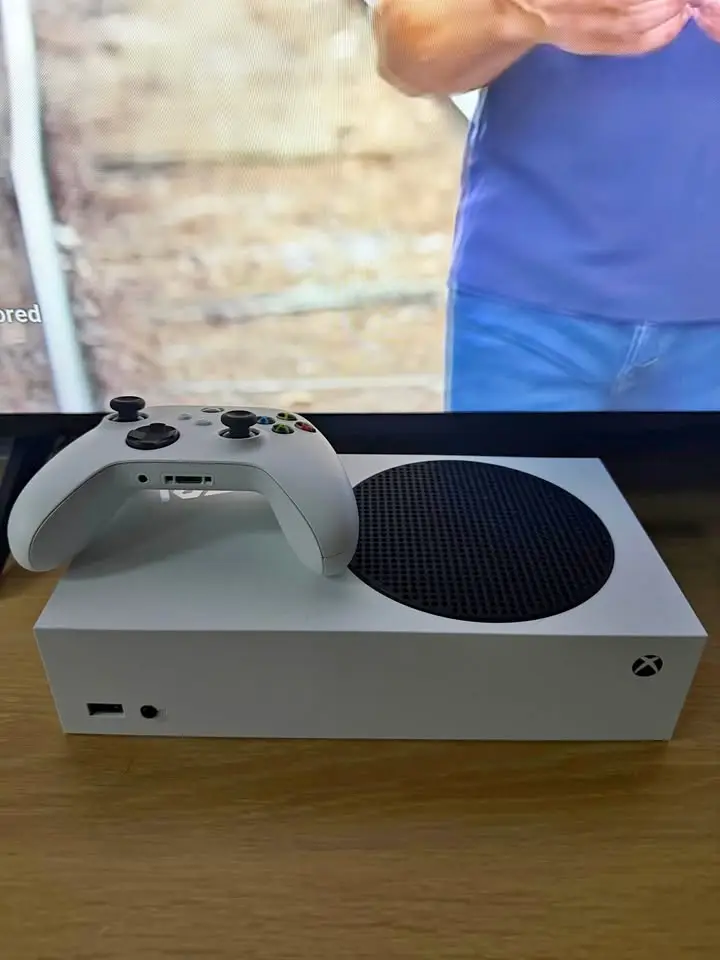 Xbox Series S + 1 kontroll - Huvudbild