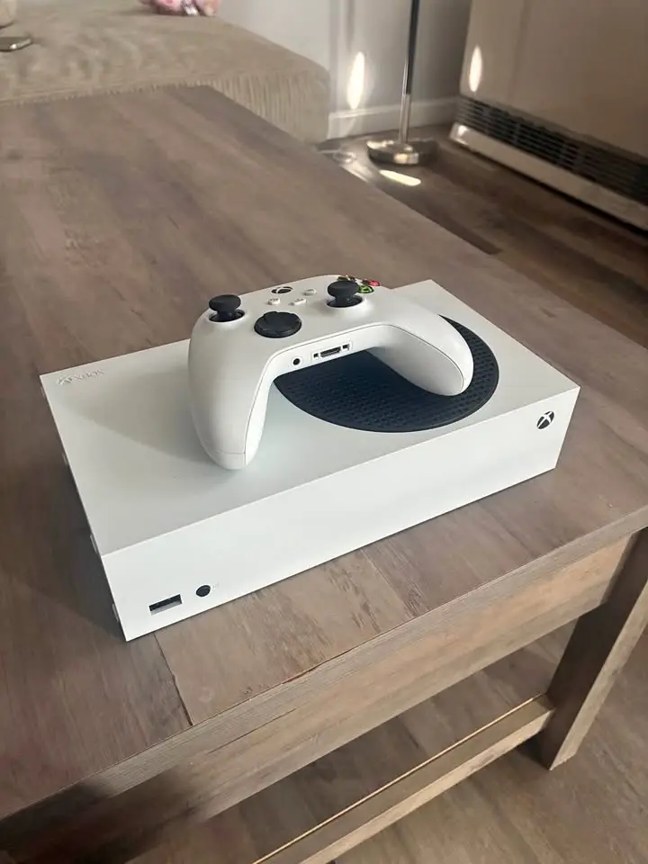 Xbox Series S + 1 kontroll - Miniatyrbild 2
