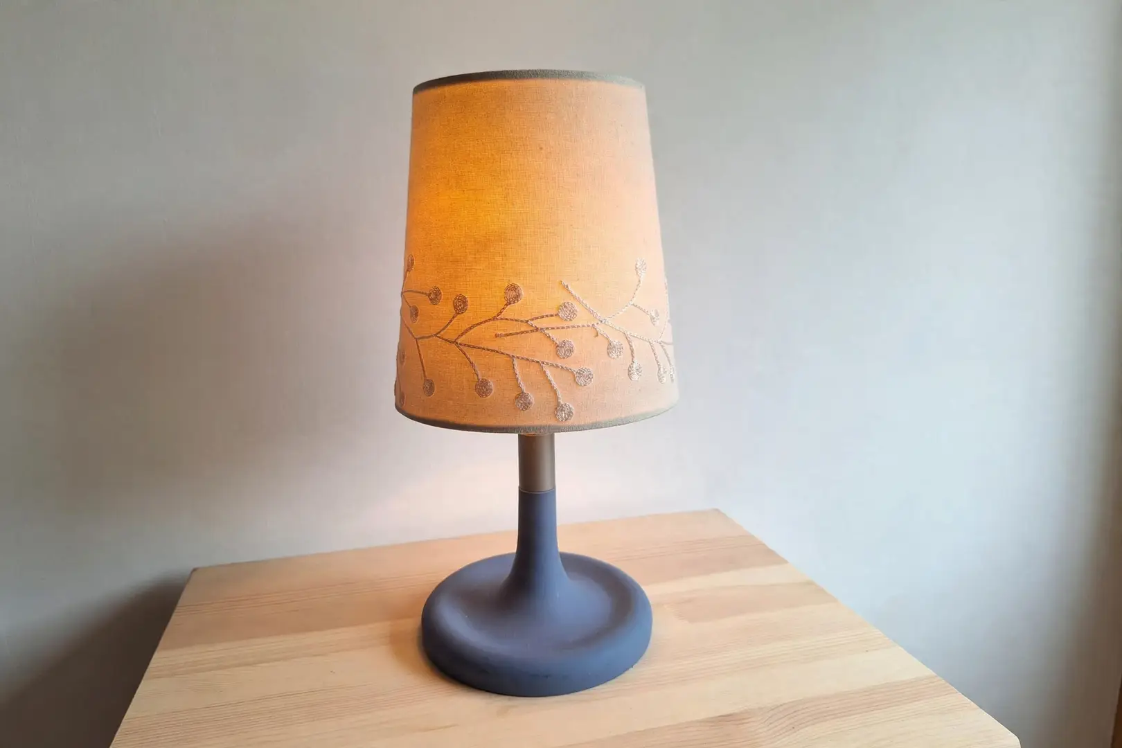 Vintage IKEA bordslampa i blå nyans - Huvudbild