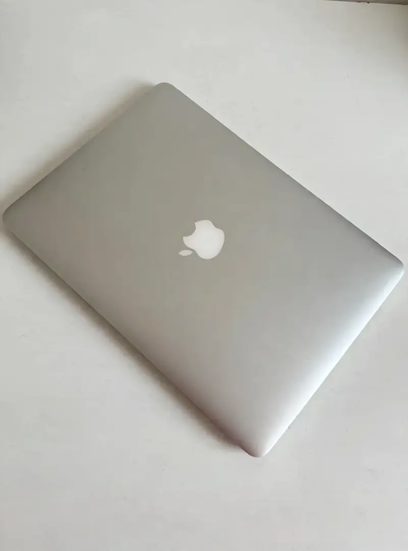 Apple MacBook Air 11 tum - Huvudbild