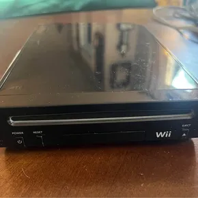 Nintendo Wii + 2 Kontroller & Nunchuck